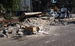 Tır kulübeye çarptı bekçi yaralandı