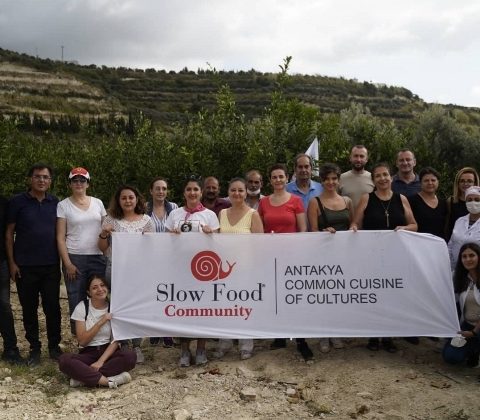 Slow Food Antakya Topluluğu'nun Ekim Ayı Etkinliği Nar Ekşisi Oldu