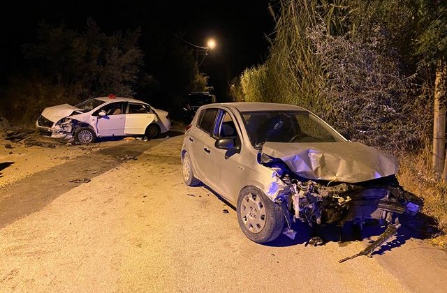 Hatay’da otomobiller kafa kafaya çarpıştı: 5 yaralı