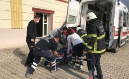 Çatıdan düşen işçiyi itfaiye kurtardı