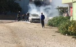 Park halindeki otomobil alev alev yandı