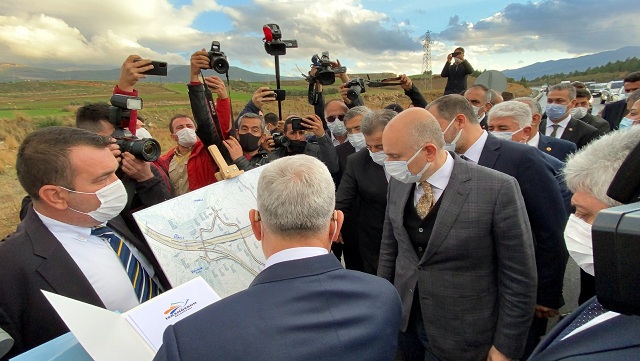 Bakan Karaismailoğlu İskenderun’da otoban bağlantı yolunu inceledi