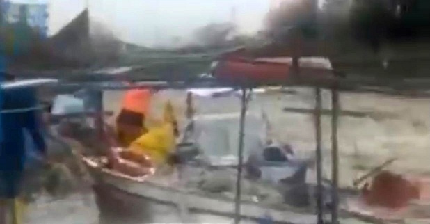 Hatay’da sağanak balıkçı teknelerine zarar verdi