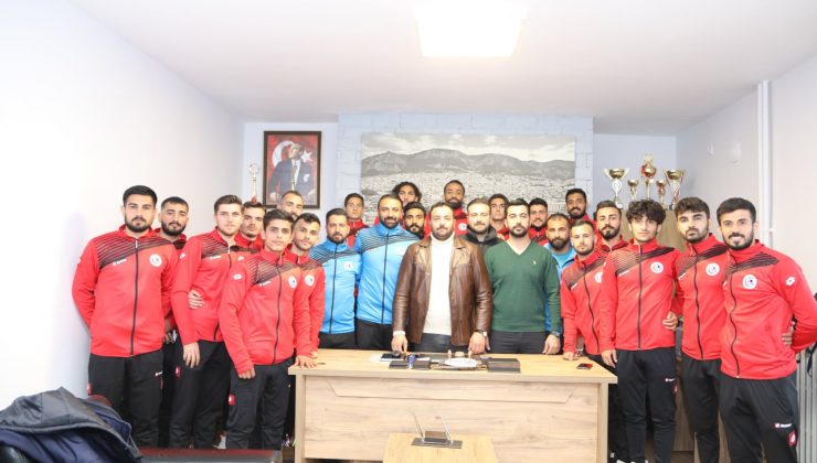 ANTAKYA BELEDİYESPOR FUTBOLCULARI İLE İMZALAR ATILDI