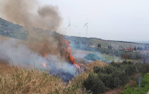 Belen'de otluk ve çalılık yangını