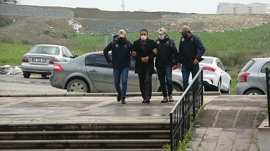 Hatay’da teröristlere evini açan CHP Kırıkhan ilçesi örgütüne kayıtlı olduğu ortaya çıkan Mehmet K. adlı zanlı adliyeye sevk edildi