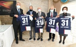 BAŞKAN YILMAZ’DAN MECLİS ÜYELERİNE FORMA HEDİYESİ