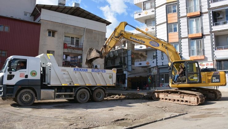 BAŞKAN YAVUZ YENİ SEMT PAZAR YERİNİN TEMEL KAZI ÇALIŞMALARINI BAŞLATTI