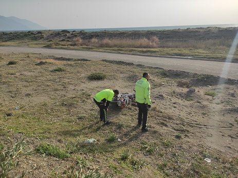 Polisin ‘dur’ ihtarına uymadı motosikleti bırakıp kaçtı