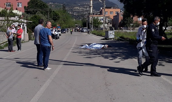 Yüksek sesle konuşma cinneti: 2 ölü 3 yaralı