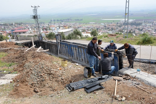 BAŞKAN YAVUZ YAPTIĞI YOLLAR VE HİZMETLERLE TAKDİR TOPLAMAYA DEVAM EDİYOR