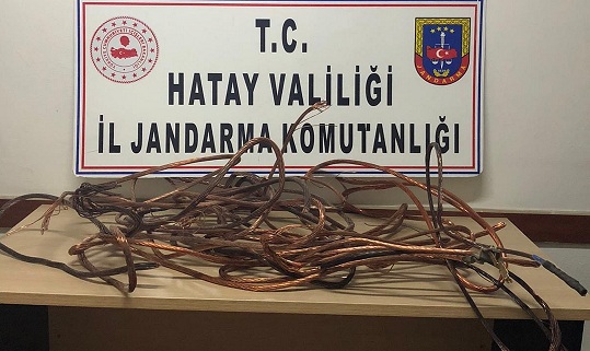 Trafoyu söküp bakır kablo çaldı