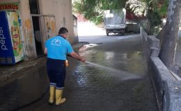 ANTAKYA BELEDİYESİ EKİPLERİ KISITLAMA DÖNEMİNDE YIKAMA ÇALIŞMALARINI SÜRDÜRDÜ