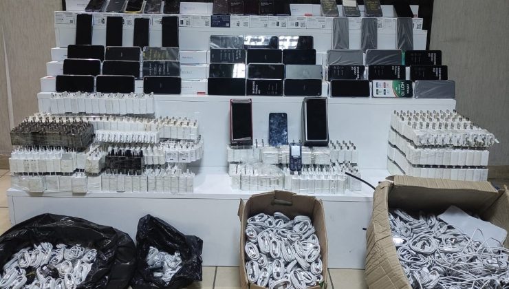 Hatay’da kaçak cep telefonu operasyonu