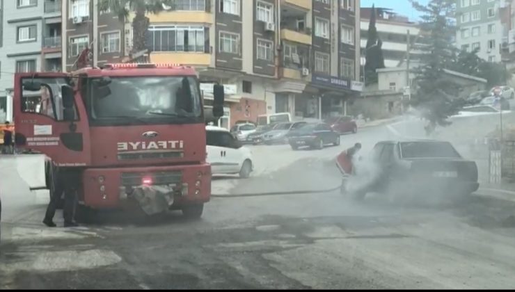 Seyir halindeki otomobil alev aldı, yangını itfaiye ekipleri söndürdü