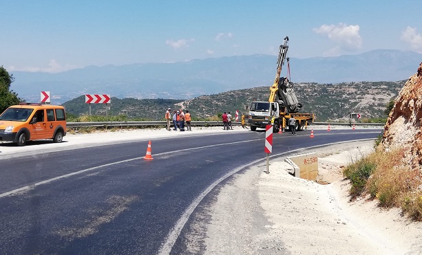 Hatay’da otomobil şarampole devrildi: 1 ölü, 4 yaralı