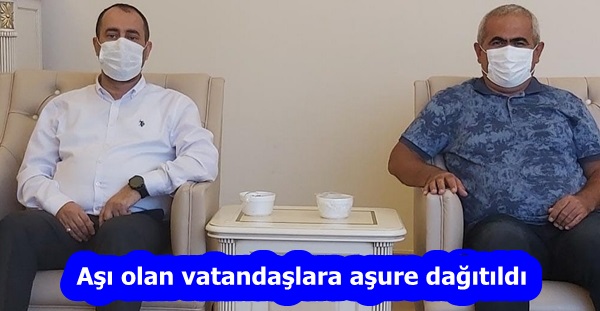 Aşı olan vatandaşlara aşure dağıtıldı