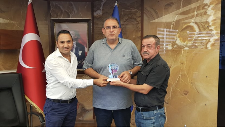 Başkan Bolat’a hizmet plaketi
