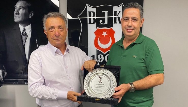 Başkan Yıldız’dan Başkan Çebi’ye plaket