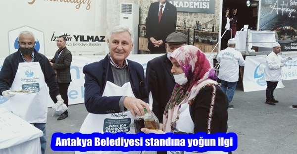 Antakya Belediyesi standına yoğun ilgi