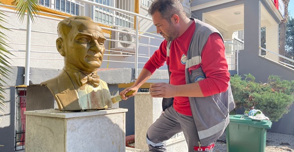 HBB’den Atatürk büstlerine bakım