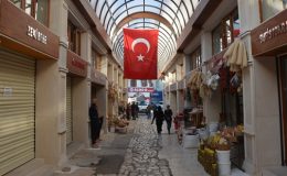 Tarihi Uzun Çarşı’ya tek tip tabela