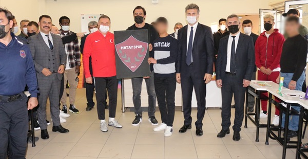 Tutuklu ve hükümlü çocuklar Hatayspor ile maç yaptı