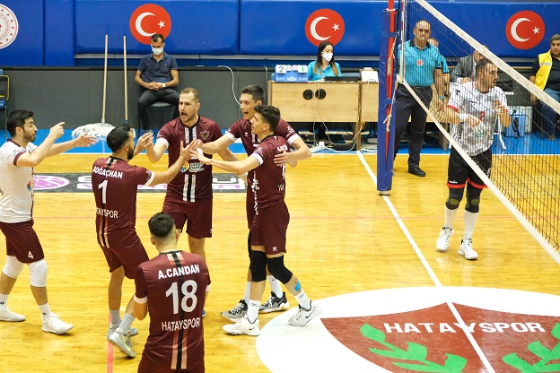 Hatayspor Voleybol takımı deplasmanda galip