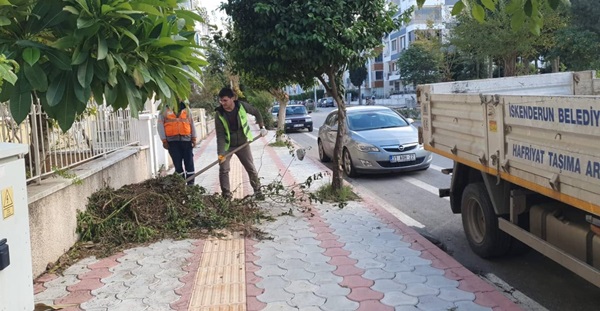 İskenderun’da temizlik çalışmaları sürüyor