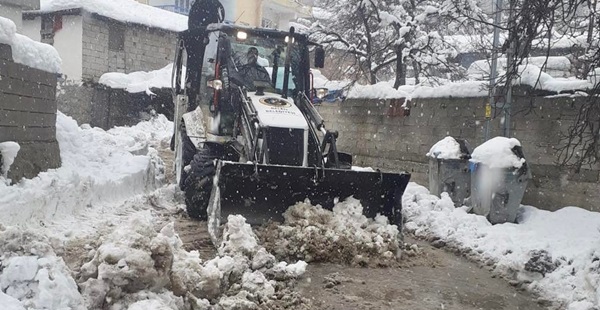 Belen’de karla yoğun mücadele sürüyor