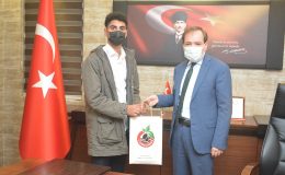 Kaymakam Gümrükçü, Hatay birincisi Yusuf Ali’yi ağırladı