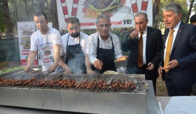 Türk Mutfağı Haftası’nda Kırıkhan’da kuzu ciğer tanıtıldı