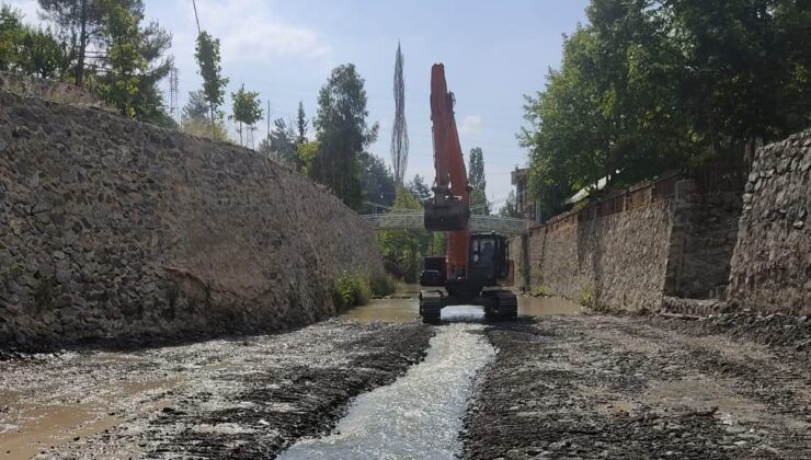 HBB DERE VE KANAL TEMİZLİKLERİNE DEVAM EDİYOR