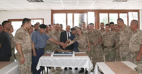 Tosyalı’dan Jandarma teşkilatına pasta sürprizi