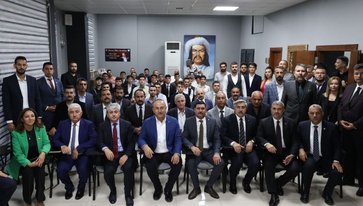 Bakan Çavuşoğlu’ndan Ülkü Ocakları Hatay İl Başkanlığına ziyaret