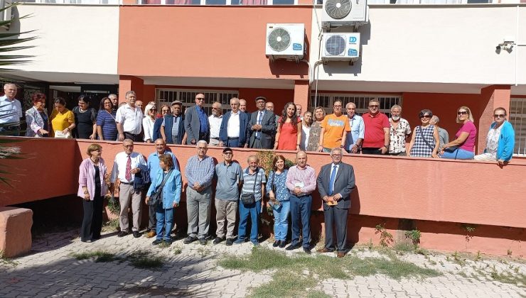 51 yıl sonra mezun oldukları okulda buluştular