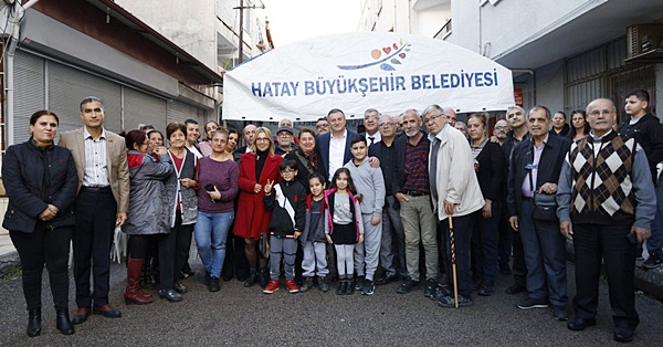 SAVAŞ: TÜRK BAYRAĞININ GÖLGESİ ALTINDA YAŞAMAKTAN ONUR DUYUYORUZ