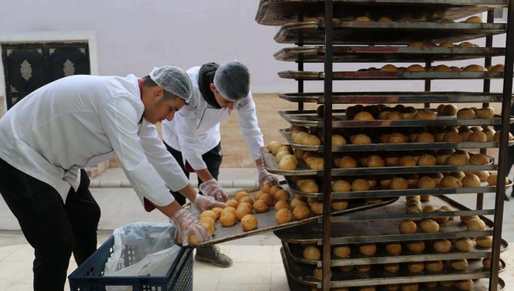 Hataylı Öğrenciler Günde 8 Bin Ekmek Üretiyor