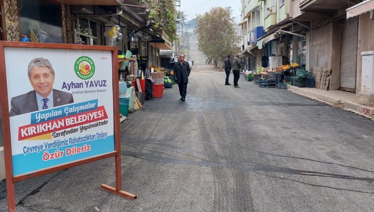 BAŞKAN YAVUZ KIRIKHAN’IN YOLLARINI YAPMAYA DEVAM EDİYOR