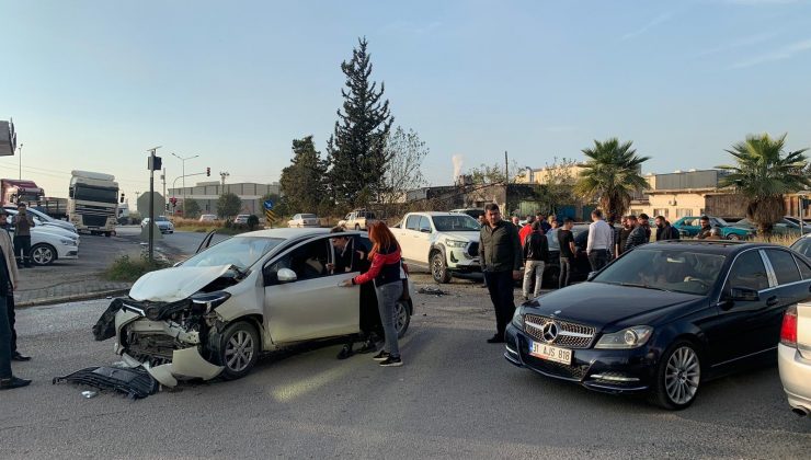 Hatay’da 3 aracın karıştığı kaza kameraya yansıdı: 1 yaralı