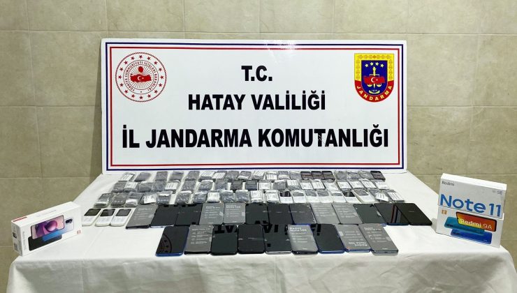 Hatay’da piyasa değeri 1 milyon TL olan kaçak cep telefonları ele geçirildi