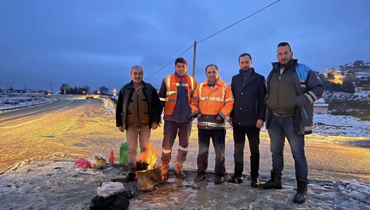 YAYLADAĞI BELEDİYESİ KARLA KAPLANAN YOLLARI AÇIYOR