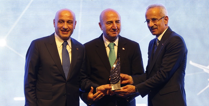 BAKAN URALOĞLU ÖDÜL TÖRENİ’NE KATILDI