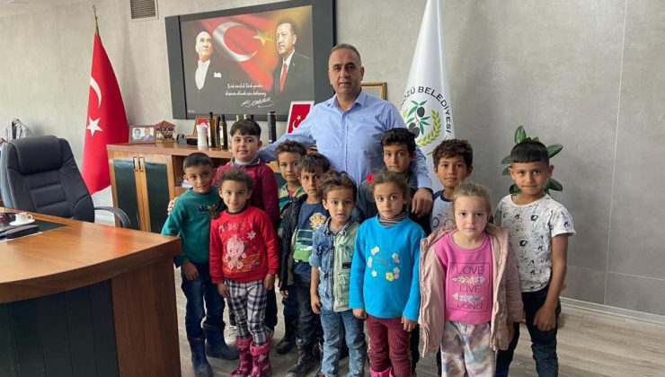 BAŞKAN SARI MİNİK ÖĞRENCİLERİ AĞIRLADI