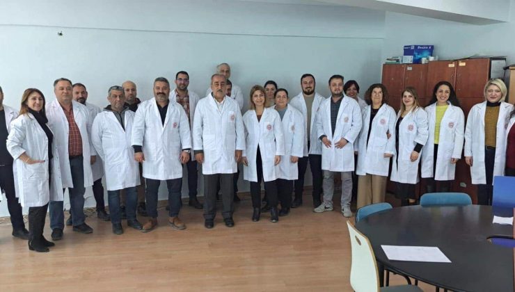 ÖĞRETMENLERE ÖNLÜKLERİ TESLİM EDİLDİ