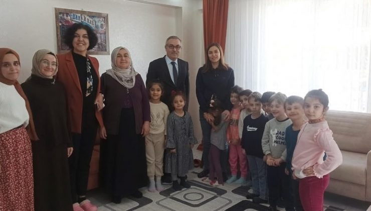 Hatay’dan tayini çıkan öğretmeni yalnız bırakmadılar