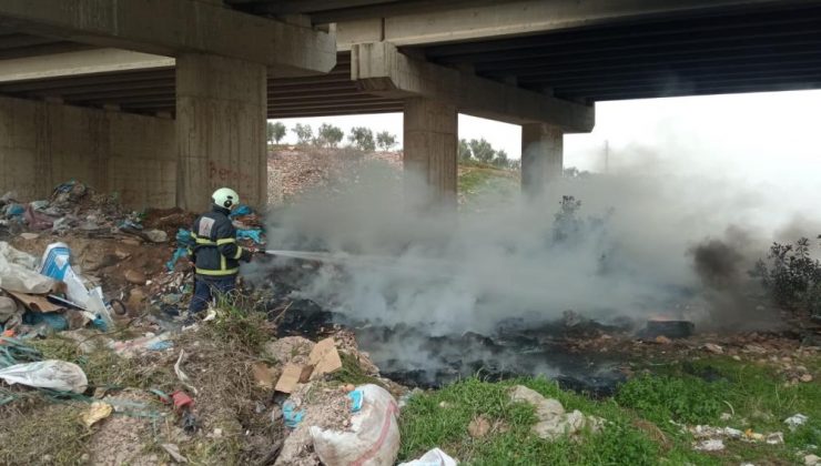 Hassa’da atıl durumdaki araç lastikleri yandı