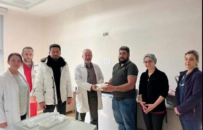 Samandağ Devlet Hastanesi’nde yeni doğan bebeklere hediyeler dağıtıldı