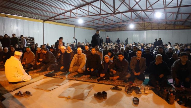Hatay’da eller çadır mescitte semaya açıldı