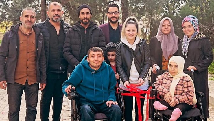 Engelli çift aşklarının önündeki son engeli de aştı
